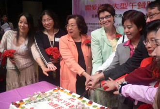 中国留学生祝“天下母亲节日快乐”
