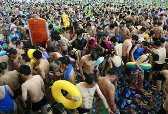 现场图组：中国各地海滨浴场人满为患