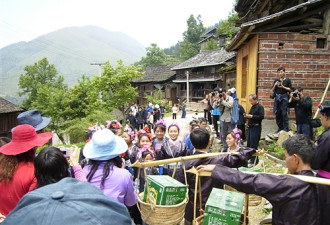 网上组图：实拍中国最美乡村的欢乐婚礼
