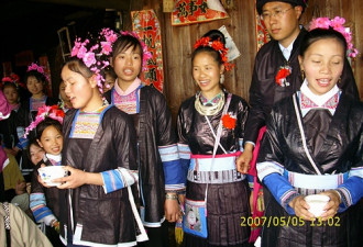 网上组图：实拍中国最美乡村的欢乐婚礼