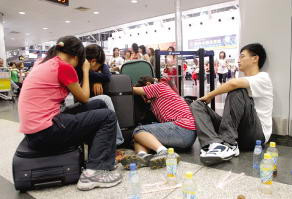 北京连降大雨数百航班延误近万乘客滞留