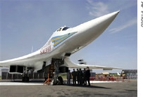 俄罗斯恢复冷战做法派远程轰炸机巡航