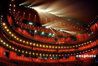 国家大剧院：公共大厅开阔堪称世界之最
