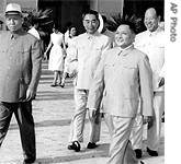 反右领导小组组长邓小平(右二)副组长彭真(右一)<br />