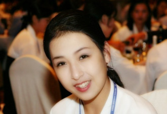 实拍：朝鲜街头很不错的漂亮女白领