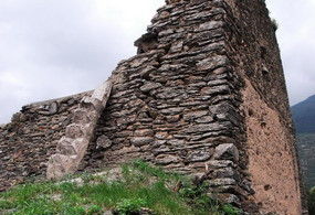 峡谷碉楼：探秘中国最原始的山寨