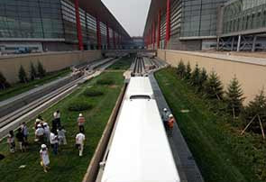 北京无人驾驶列车首次载客试跑机场