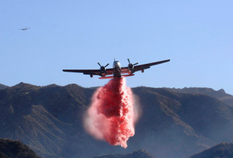 加利福尼亚州森林大火威胁上千幢豪宅