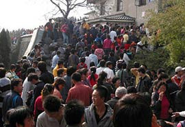北京香山人满为患 “游人比红叶还多”