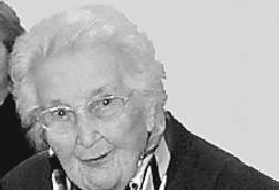 英国102岁老太拍裸体月历 募慈善资金