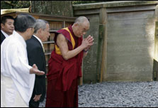 达赖喇嘛在日本访问 并参拜伊势神宫