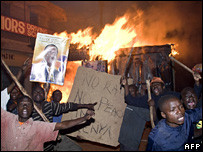 内罗毕一处贫民区爆发暴力示威