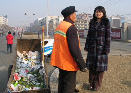 河南留美大学生放假回国每天街头捡垃圾(图)