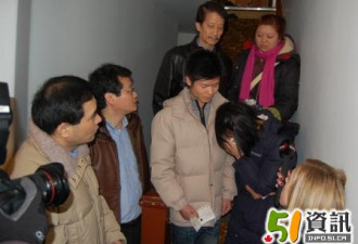 面对媒体毛厚长儿女一直哭 频答不知道