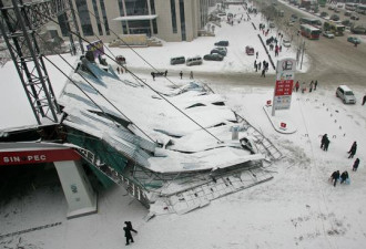 怪事：武汉就下这点雪竟压垮多处建筑