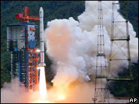 中国首颗探月卫星嫦娥一号发射升空