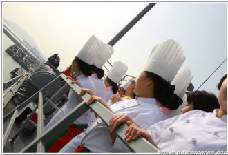 实拍：韩国军舰竟有这么漂亮的女厨师
