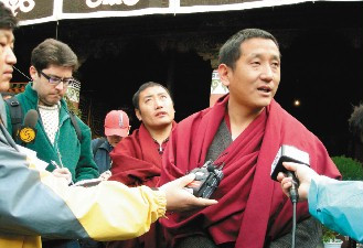 大昭寺僧侣向入藏媒体哭诉当局谎报暴动