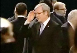 举国哗然：澳洲总理陆克文向布什行军礼