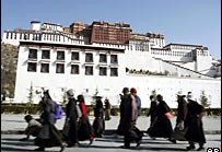 BBC：中国邀请多国使领官员视察西藏