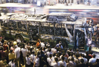重庆公交车爆炸 乘客火海中生死大逃亡