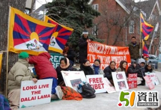 快讯：20名“藏独”总领馆外绝食示威