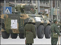 拉萨街头的坦克车(路透社电视新闻截图15/3/2008)