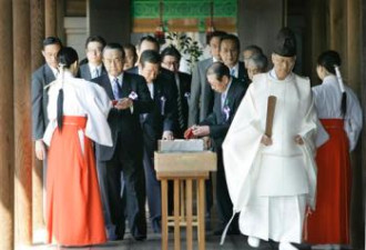 选择敏感时期：160议员齐参拜靖国神社