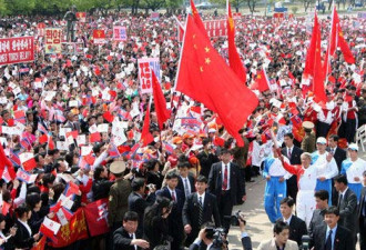 奥运圣火传递到朝鲜：平壤万人空巷