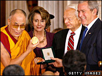 美国国会颁奖给达赖喇嘛