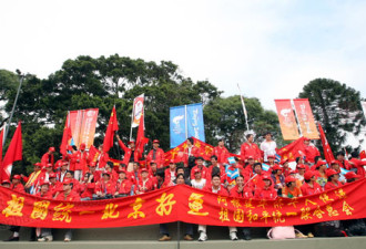 圣火阿根廷传递结束 现场成为红色海洋