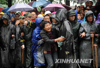 最新实拍地震救援现场 令人落泪的场面