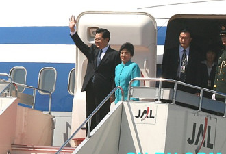 实拍：胡锦涛专机抵达羽田机场那一刻