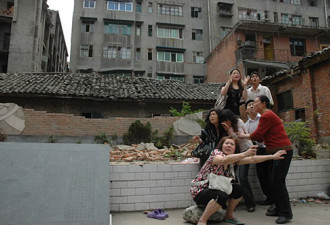几张珍贵照片：地震初袭青川的一瞬间