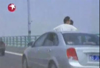 司机停车采风 新杭州湾大桥拥堵不堪