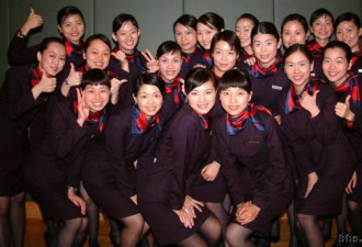 美女如云的中国空姐学校毕业晚会现场