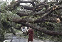 缅甸风暴灾害 估计造成一万五千人死亡