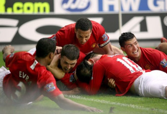 英超大结局：曼联2-0胜 红魔10次夺冠