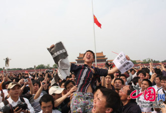 《东方日报》:中国的“人和”是很惊人的