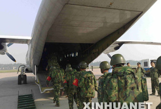 中国空降兵在行动 急赴汶川地震重灾区