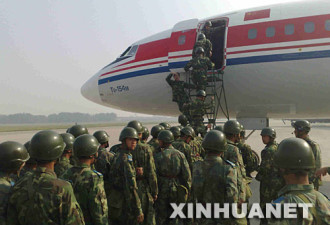 中国空降兵在行动 急赴汶川地震重灾区