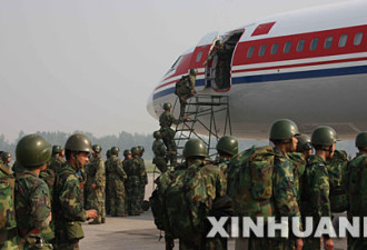 中国空降兵在行动 急赴汶川地震重灾区