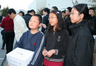 点点烛光：海外华人为父老乡亲祈祷