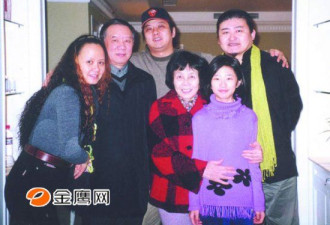 刘欢与妻子全家福 岳父夸其爱做家务