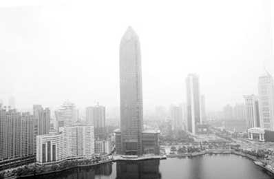 华中第一高楼建造10年尚未竣工(图)