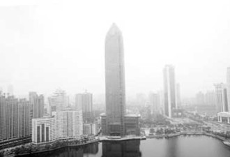 武汉市华中第一高楼建造10年尚未竣工