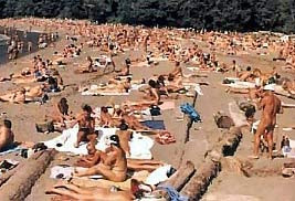 满眼肉色：全球最裸露的天体浴场一览