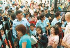 华人送子女回国抚养 返回后面临适应难题