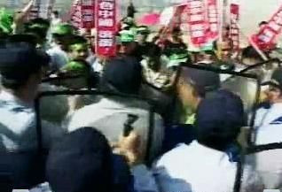 大陆官员到台湾被台独追着打 绿党叫好