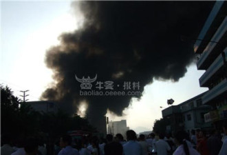 深圳塑料厂发生特大火灾 一栋楼被震塌
